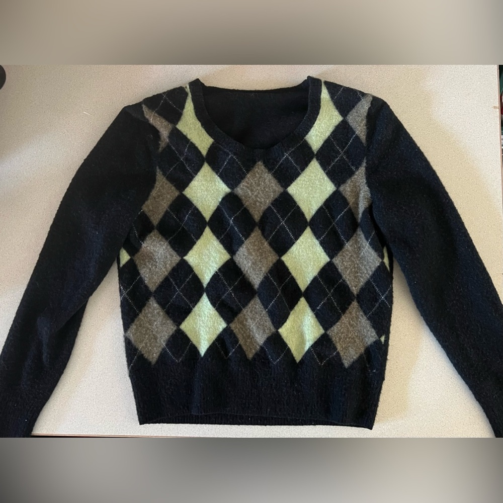 Super soft argyle sweater! Green, brown, and black!